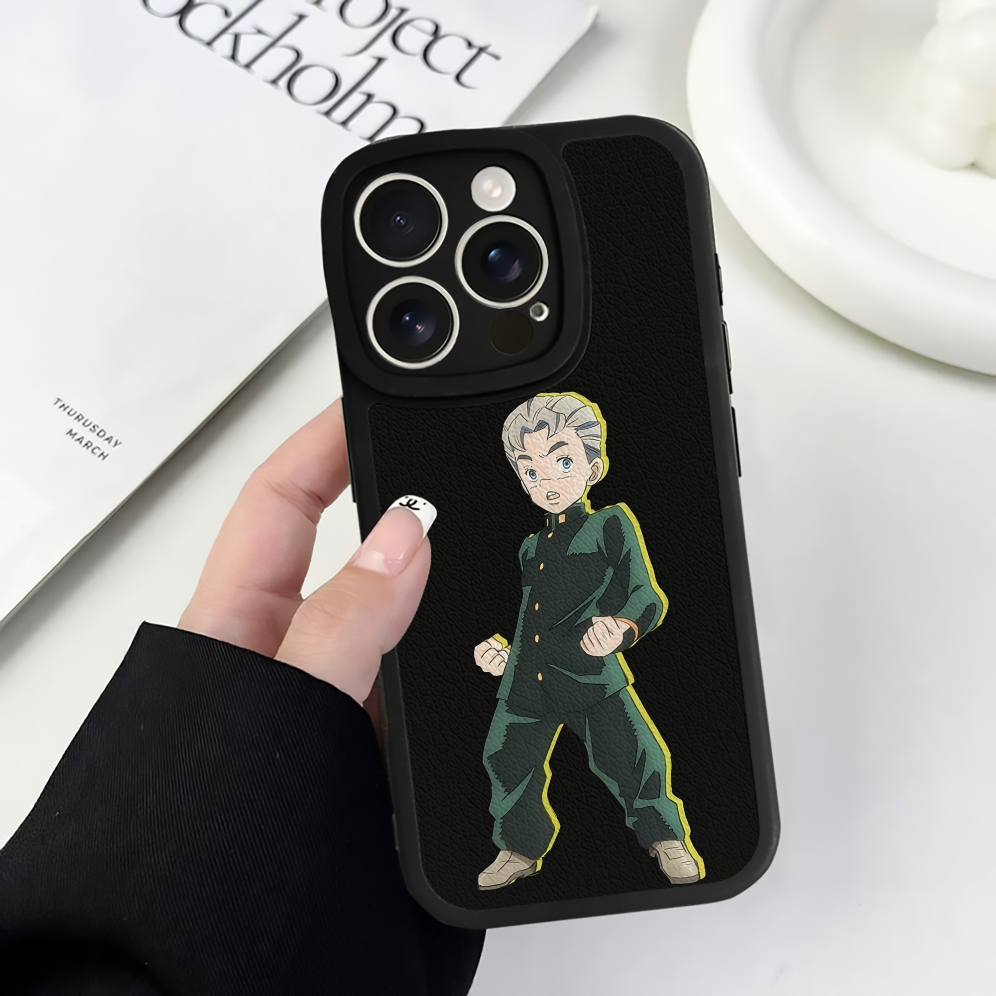 （画像用） ジョジョの奇妙な冒険 広瀨康一 JoJo's Bizarre Adventure Hirose Koichi 【iPhone 16シリーズ対応】シリコンスマホケース（レザー調） 材質：シリコン